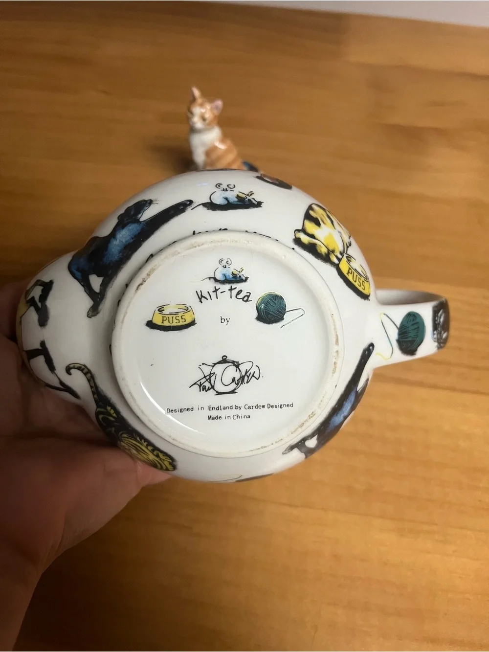 Kit-Tea Cat Porcelain Teapot designed in England by Paul Cardew